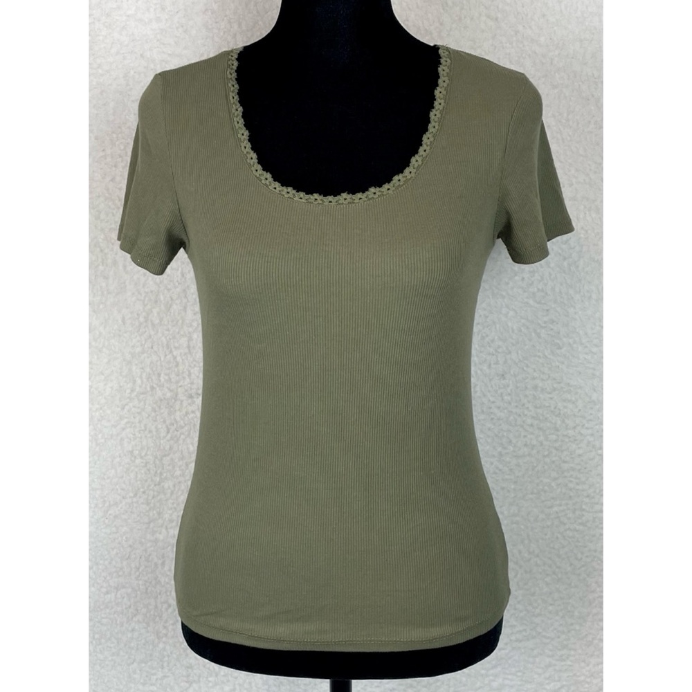 ACTIVE USA • Olive Green Floral Lace-Trimmed Ribbed Short Sleeve Tee, M - Picture 2 of 13